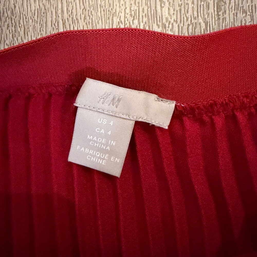 H&M Vibrant Red A-Line Skirt - Picture 2 of 2